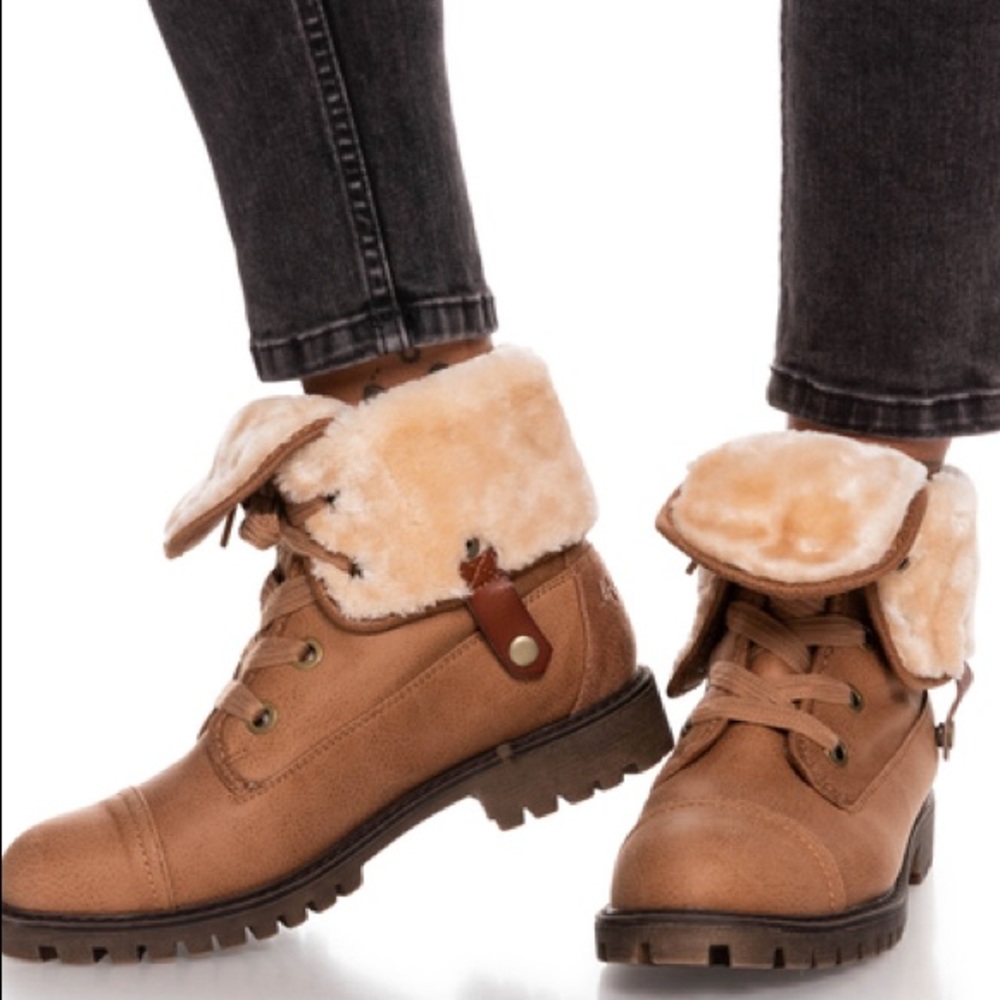 Women’s Roxy “Bruna” boot. Brown, faux fur lined.